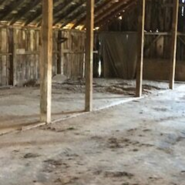 barn,posts,dirt floor,wood