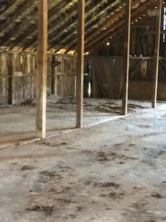 barn,posts,dirt floor,wood