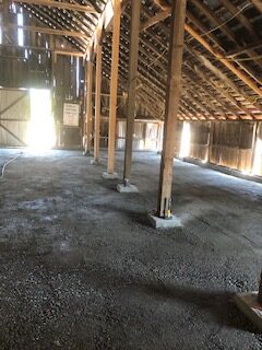 barn,wood,floor,posts,door