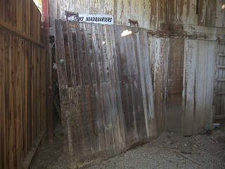 barn,wood,metal,door,sliding,track